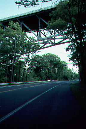 Route 20 at Massachusetts Turnpike overpass in Russell (16 kB JPEG)